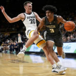 Murray has career night: 31 points, 20 rebounds in Iowa win