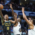 Oubre scores 28, Hornets snap T-Wolves' 5-game win streak