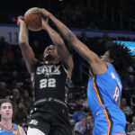 Williams scores 27 points, Thunder push Spurs' skid to 9