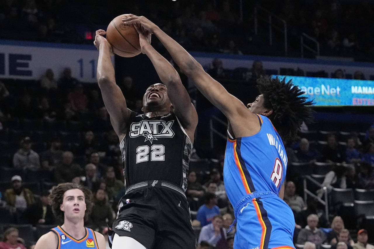 Oklahoma City Thunder forward Jalen Williams (8) fouls San Antonio Spurs guard Malaki Branham (22) ...