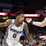 Fox scores 32 as Kings beat Grizzlies for 7th straight win