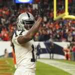 Adams' 35-yard TD in OT powers Raiders past Broncos 22-16