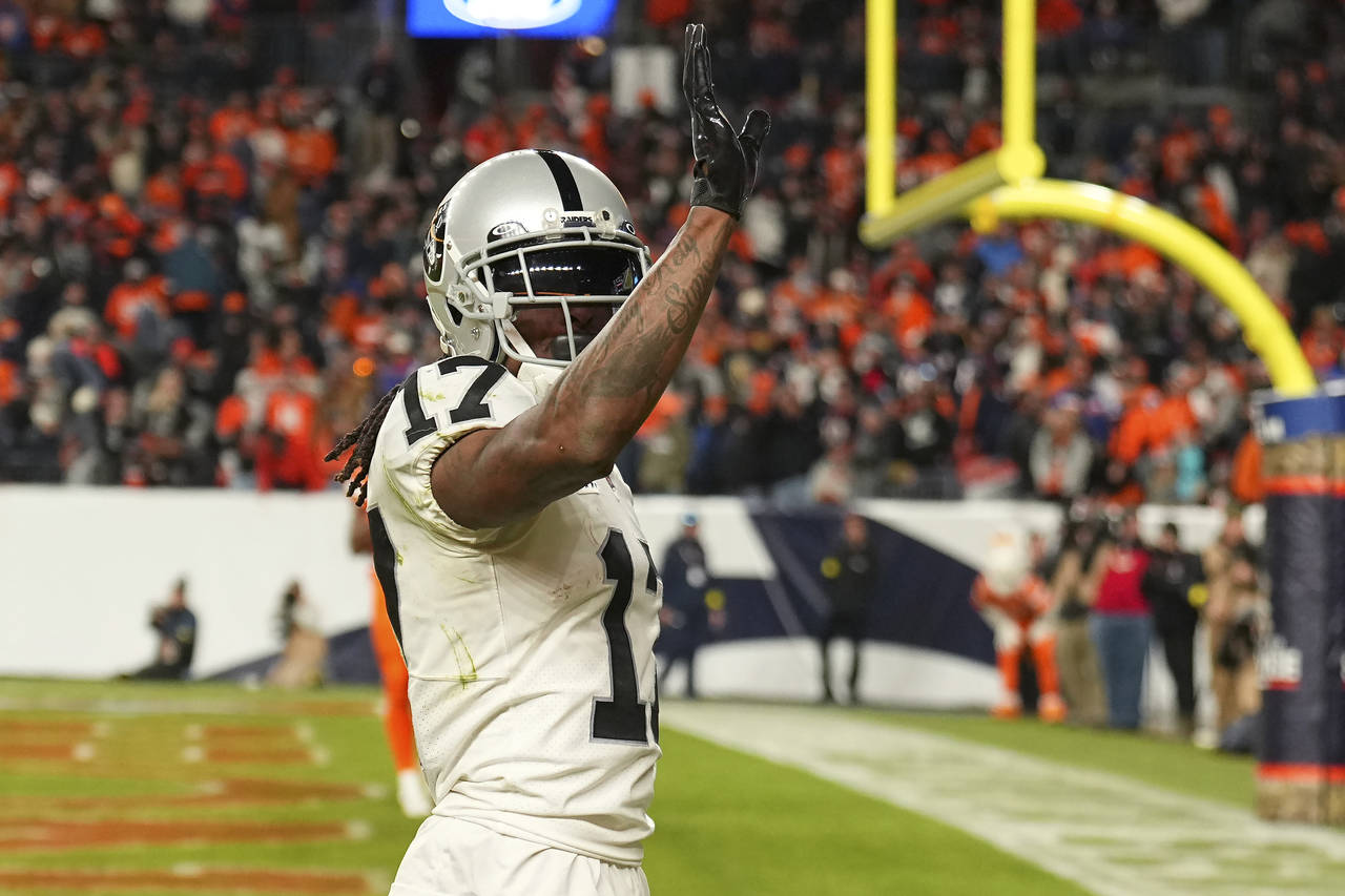 Las Vegas Raiders wide receiver Davante Adams (17) waves after scoring the winning touchdown agains...