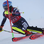 American Mikaela Shiffrin takes 1st-run lead at WCup slalom