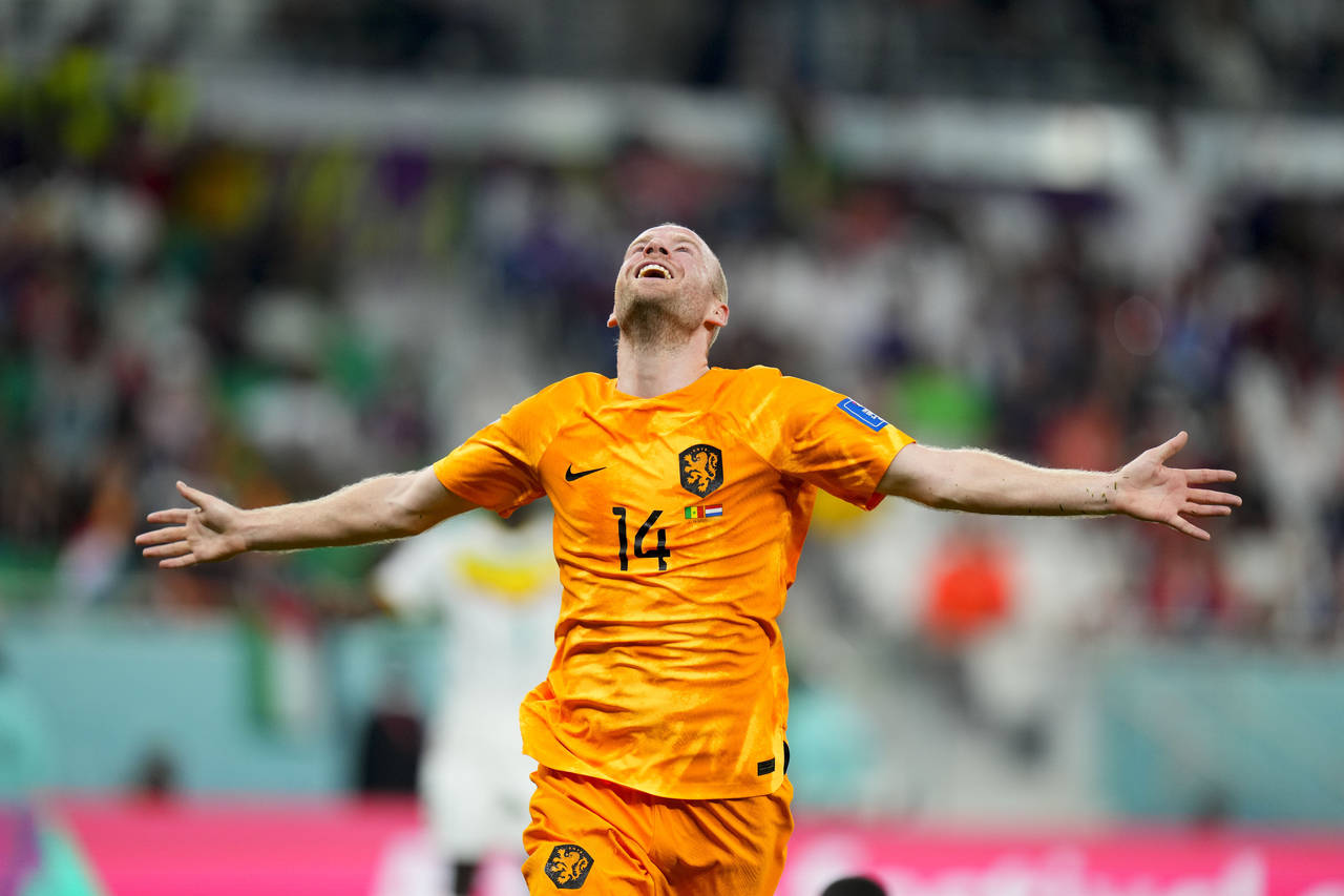 Davy Klaassen of the Netherlands celebrates scoring his side's second goal during the World Cup, gr...