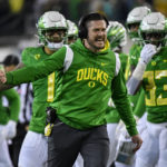 No. 12 Oregon stays in Pac-12 hunt, tops No. 10 Utah 20-17