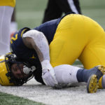 No. 3 Michigan beats Illinois 19-17 after Corum hurts knee
