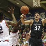 No. 14 Arizona holds off Cincinnati 101-93 at Maui Invite