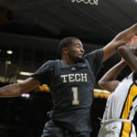 Murray has career night: 31 points, 20 rebounds in Iowa win