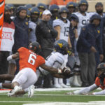 Anderson's 2 long TD runs help W. Virginia top Oklahoma St.