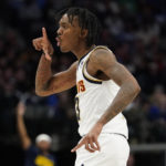Rare buzzer-beater helps outmanned Nuggets beat Mavs 98-97