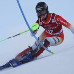 American Mikaela Shiffrin takes 1st-run lead at WCup slalom