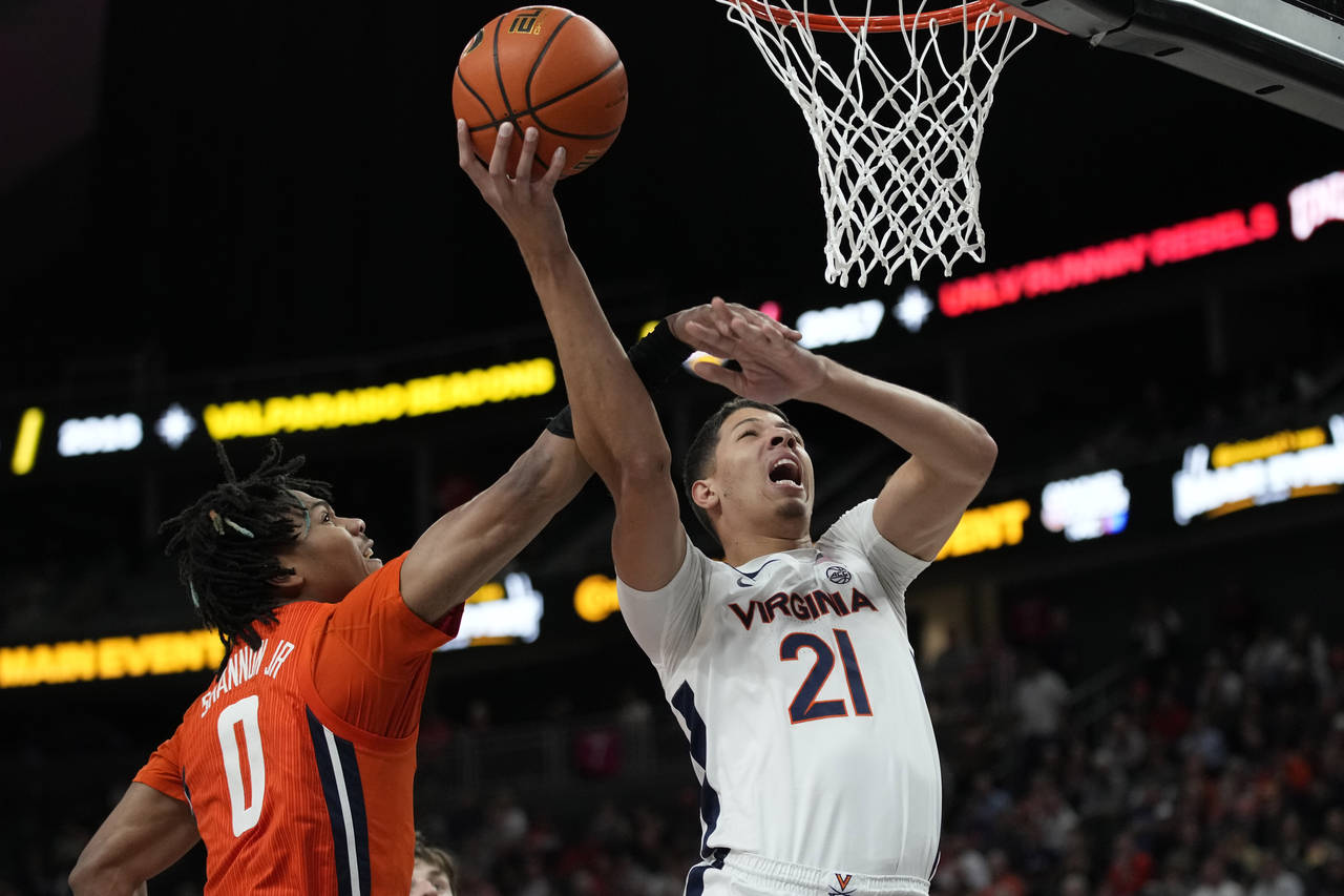 Illinois' Terrence Shannon Jr. (0) fouls Virginia's Kadin Shedrick (21) during the second half of a...