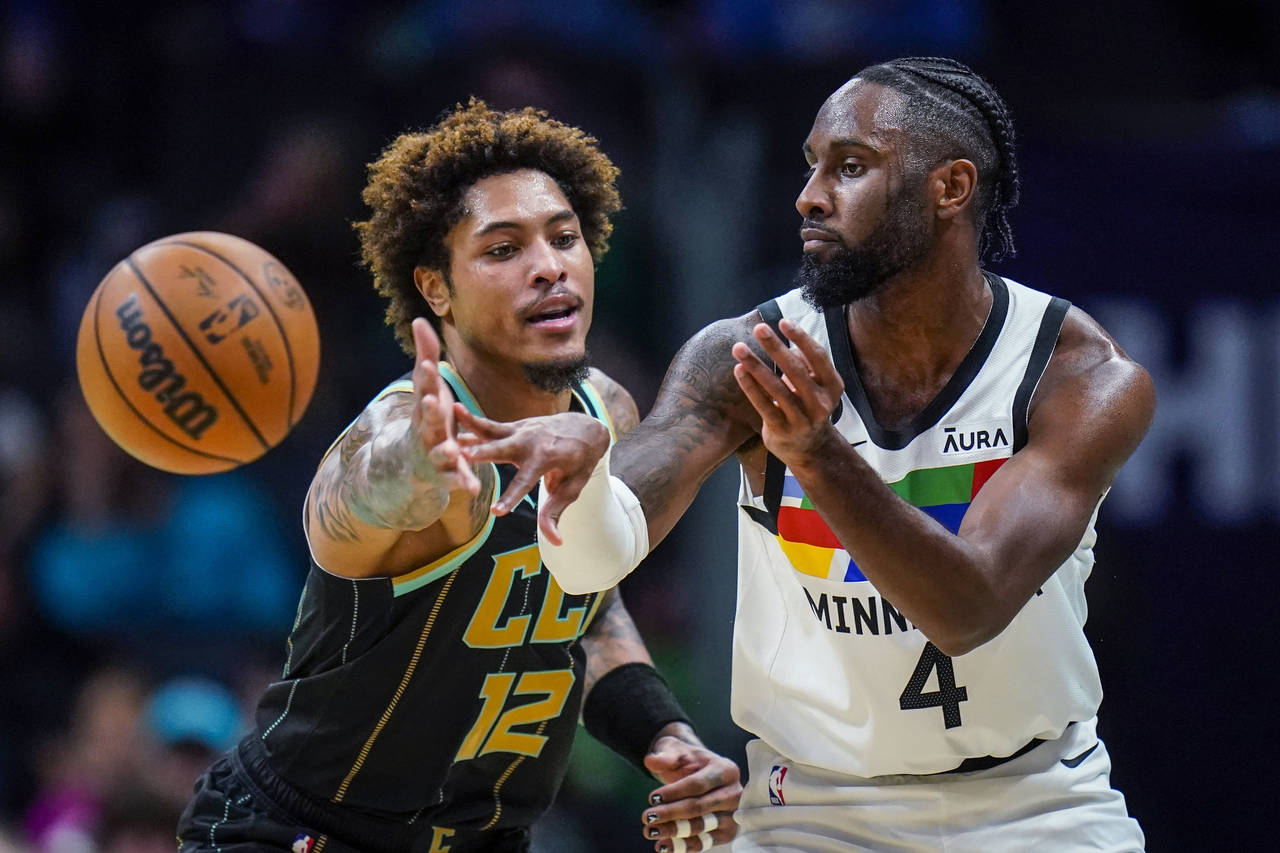 Charlotte Hornets guard Kelly Oubre Jr. (12) defends as Minnesota Timberwolves guard Jaylen Nowell ...