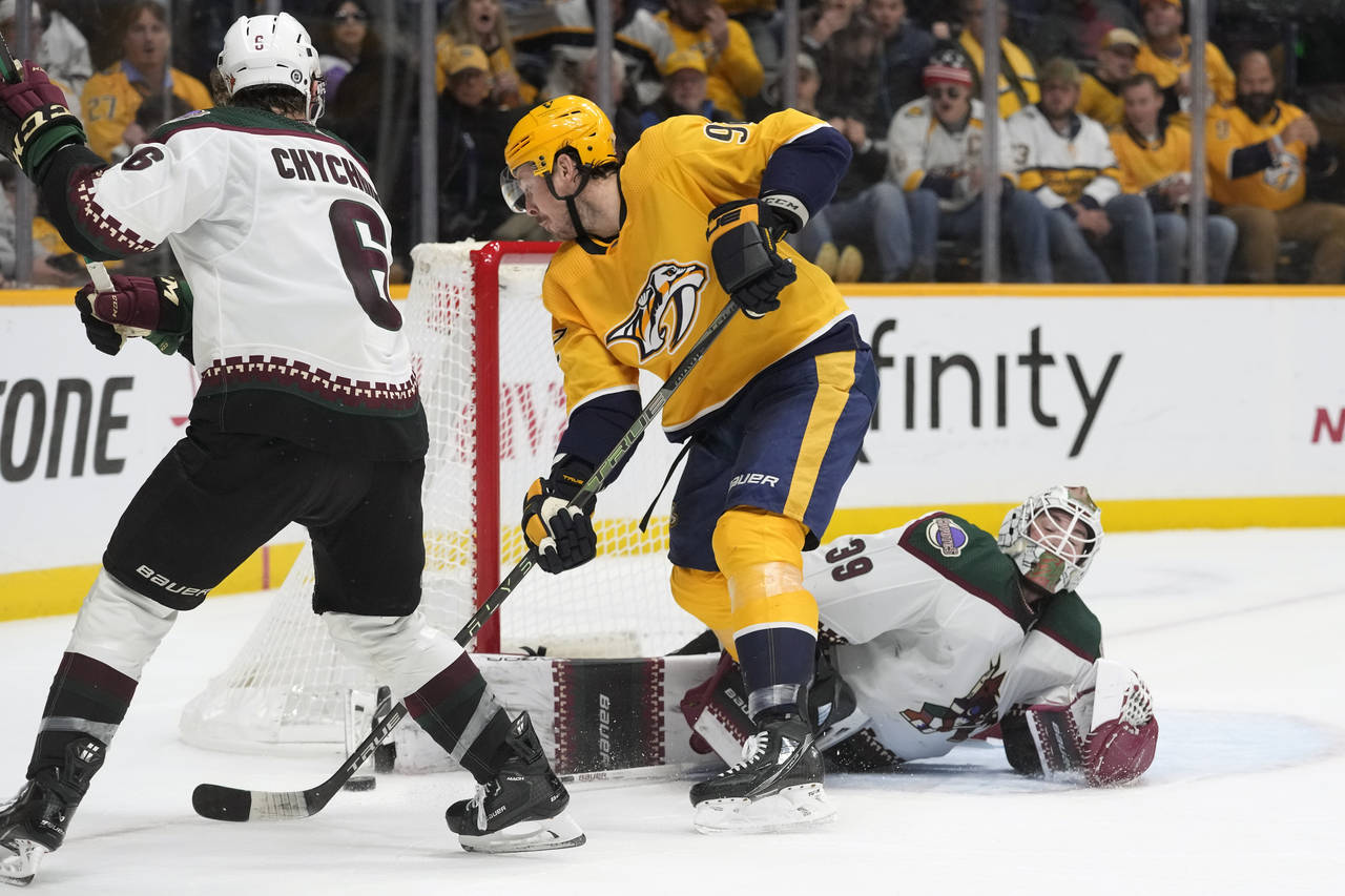 Arizona Coyotes goaltender Connor Ingram (39) blocks a shot by Nashville Predators' Ryan Johansen (...
