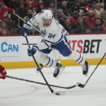 Marner extends point streak to 17 games, Leafs top Wings 4-2