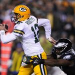 Packers' Aaron Rodgers leaves vs. Eagles with oblique injury