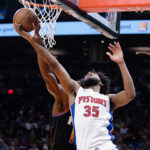 Ayton, Booker lead Suns to 108-102 win over Pistons