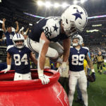 Cowboys TEs play live 'Whac-A-Mole' to celebrate vs. Giants