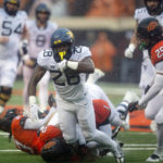 Anderson's 2 long TD runs help W. Virginia top Oklahoma St.