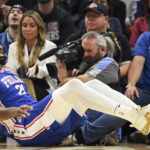 Caris LeVert scores 22 points, Cavaliers rout 76ers 113-85