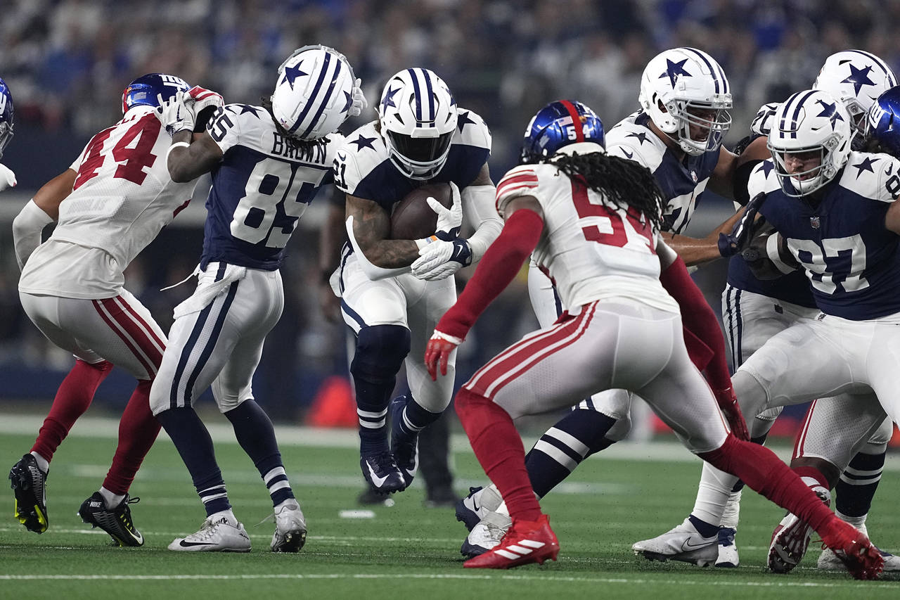 Dallas Cowboys running back Ezekiel Elliott (21) rushes against the New York Giants during the firs...