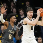Murray has career night: 31 points, 20 rebounds in Iowa win
