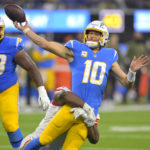 Kelce scores 3 touchdowns, Chiefs rally past Chargers 30-27