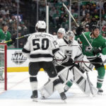 Stars score 4 times in second period, beat Los Angeles 5-2