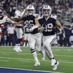 Cowboys TEs play live 'Whac-A-Mole' to celebrate vs. Giants