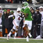 No. 12 Oregon stays in Pac-12 hunt, tops No. 10 Utah 20-17