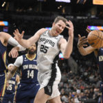 Williamson has season-high 32 points, Pelicans beat Spurs