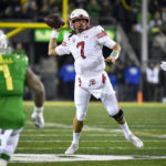 No. 12 Oregon stays in Pac-12 hunt, tops No. 10 Utah 20-17