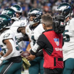Jalen Hurts' late TD run gives Eagles 17-16 win over Colts