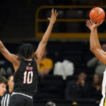 Murray scores 30 as No. 25 Iowa defeats Omaha 100-64