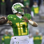 No. 12 Oregon stays in Pac-12 hunt, tops No. 10 Utah 20-17