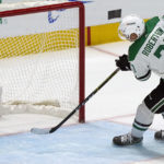 Stars erase 3-goal deficit in 3rd, beat Blackhawks 6-4