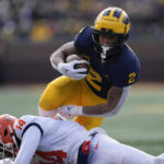 No. 3 Michigan beats Illinois 19-17 after Corum hurts knee