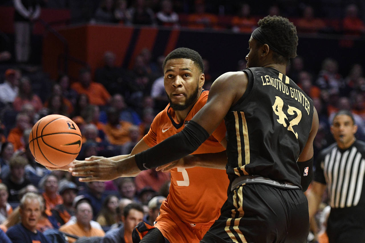 Illinois' Jayden Epps (3) works the ball inside against Lindenwood's Remy Lemovou during the first ...