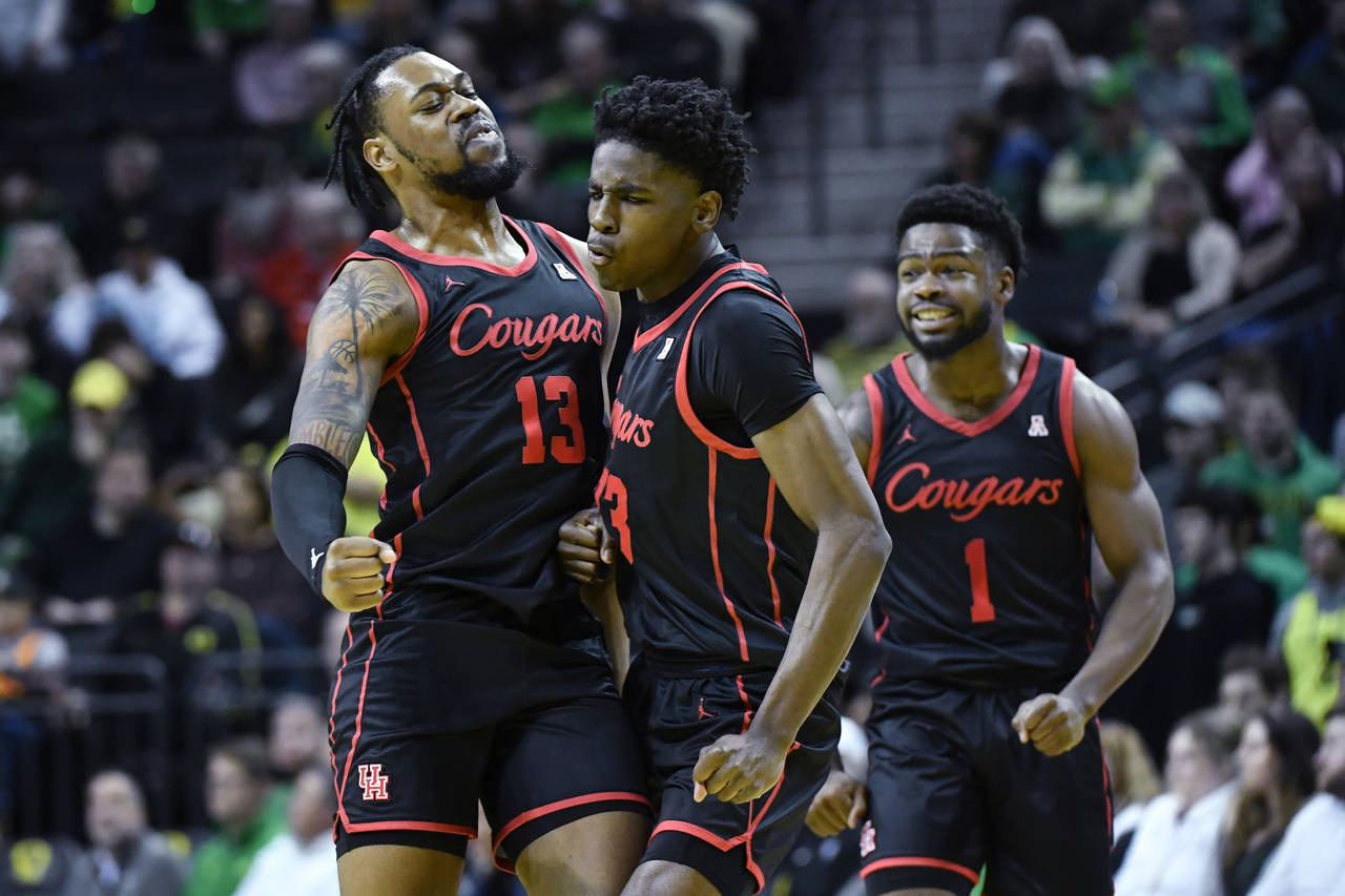 Houston guard Terrance Arceneaux (23) celebrates his 3-point shot against Oregon with forward J'Wan...