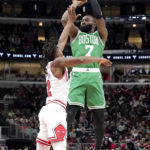 DeRozan scores 28 as Bulls stop Celtics' 9-game win streak
