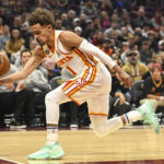Mitchell, Garland combine for 55 in Cavs' win over Hawks