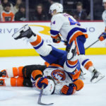 Hayes scores twice, Flyers top Isles 3-1 to end 10-game skid