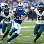 Jalen Hurts' late TD run gives Eagles 17-16 win over Colts
