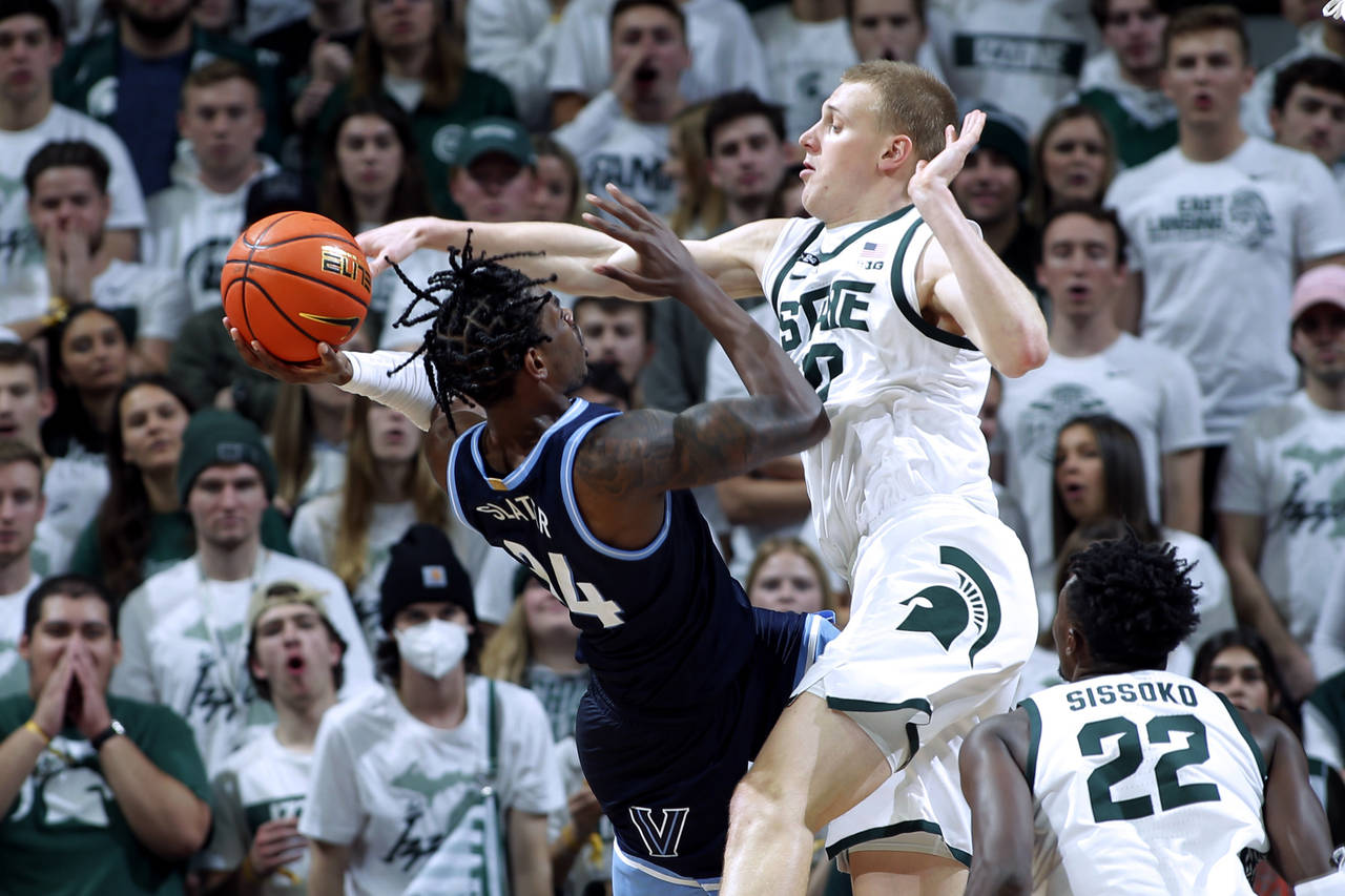 Michigan State's Joey Hauser, right, blocks the shot of Villanova's Brandon Slater (34) during the ...