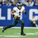 Jalen Hurts' late TD run gives Eagles 17-16 win over Colts