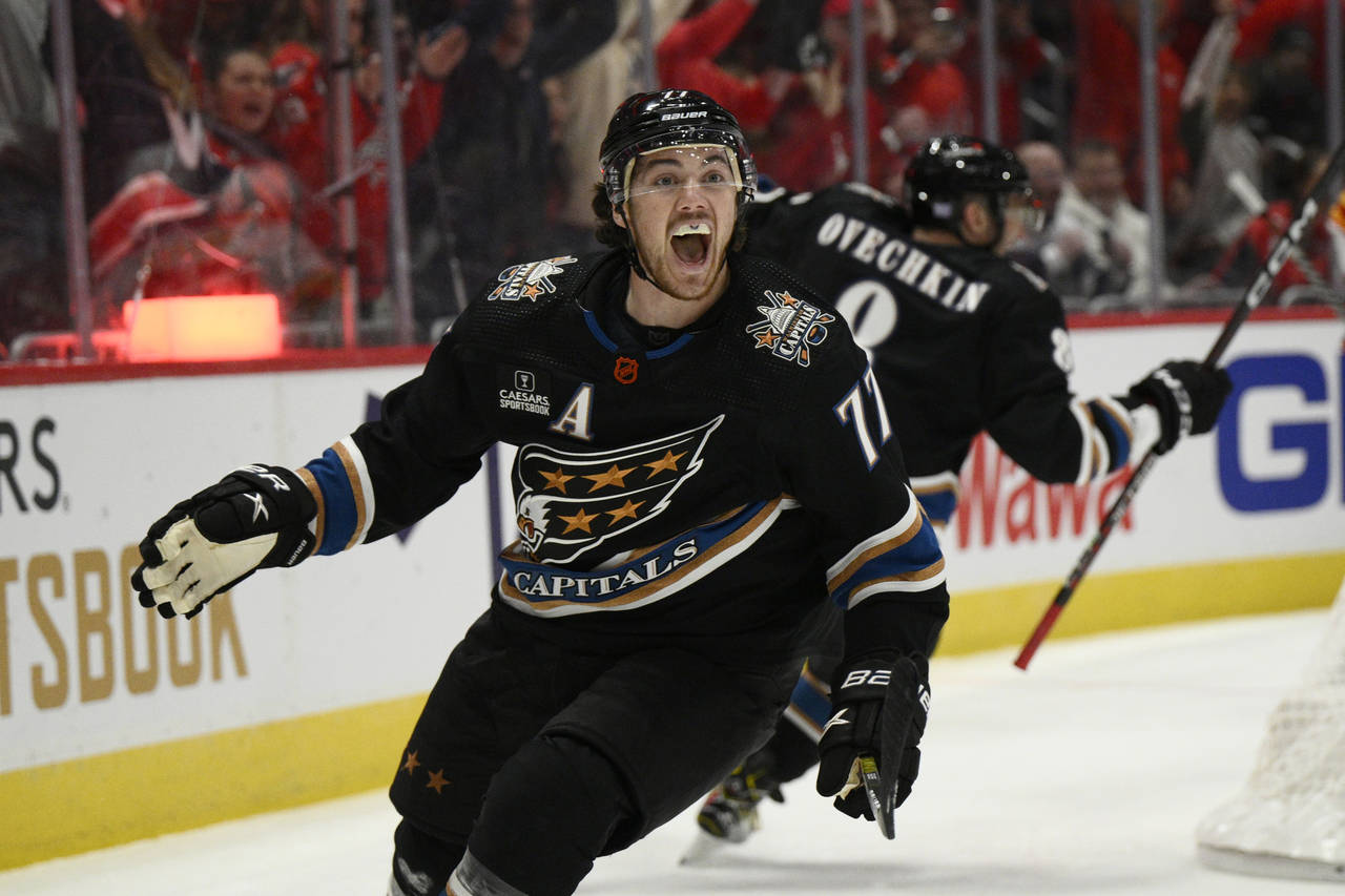Washington Capitals right wing T.J. Oshie (77) celebrates his goal during the first period of an NH...