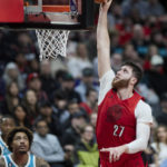 Nurkic rallies Blazers past Hornets on Lillard's big night