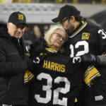 Harris' widow on field in Pittsburgh as his No. 32 retired