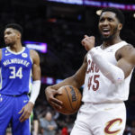 Mitchell scores 36, leads Cavs past Giannis, Bucks 114-106